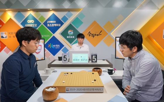 신민준, 김지석에 강하다  